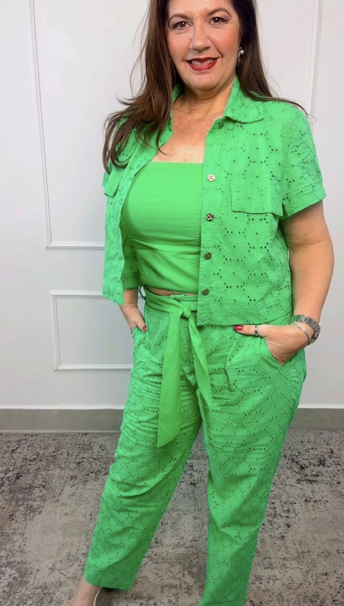 Conjunto Camelia - Calça, blusa cropped e camisa - Imagem 3